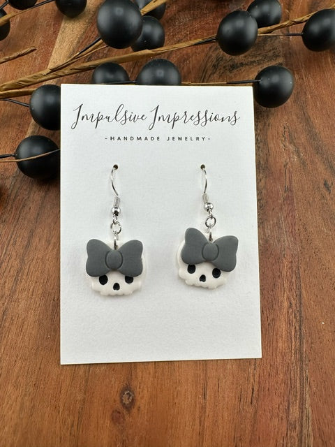 Skull with Gray Bow